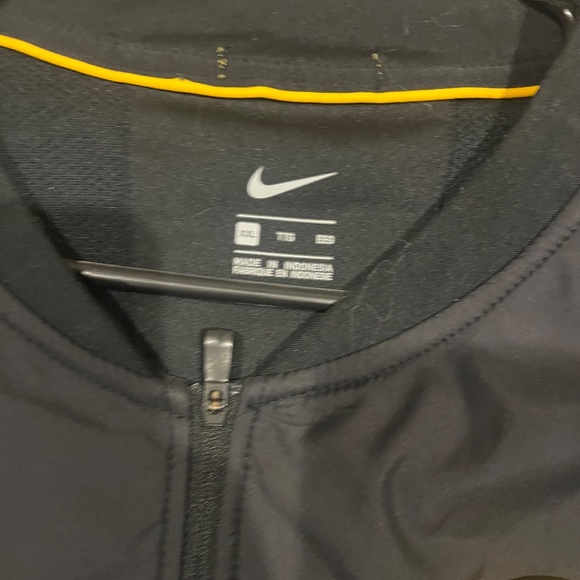 Nike Men's XXL Iowa Hawkeye jacket - Picture 3 of 4